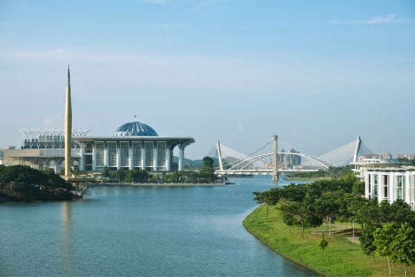 Экскурсия в город будущего Путраджая из Куала Лумпур 12.jpg Экскурсия в город будущего Путраджая из Куала Лумпур 12.jpg