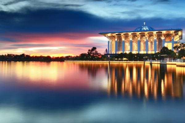 Экскурсия в город будущего Путраджая из Куала Лумпур 17.jpg Экскурсия в город будущего Путраджая из Куала Лумпур 17.jpg